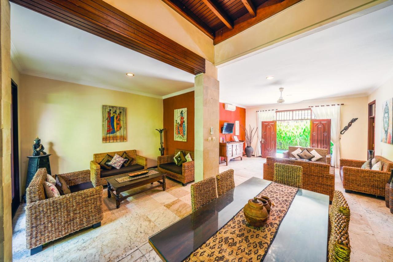 De Cinta Villa - Kuta - 5 Bedrooms - Heart Of Kuta ภายนอก รูปภาพ