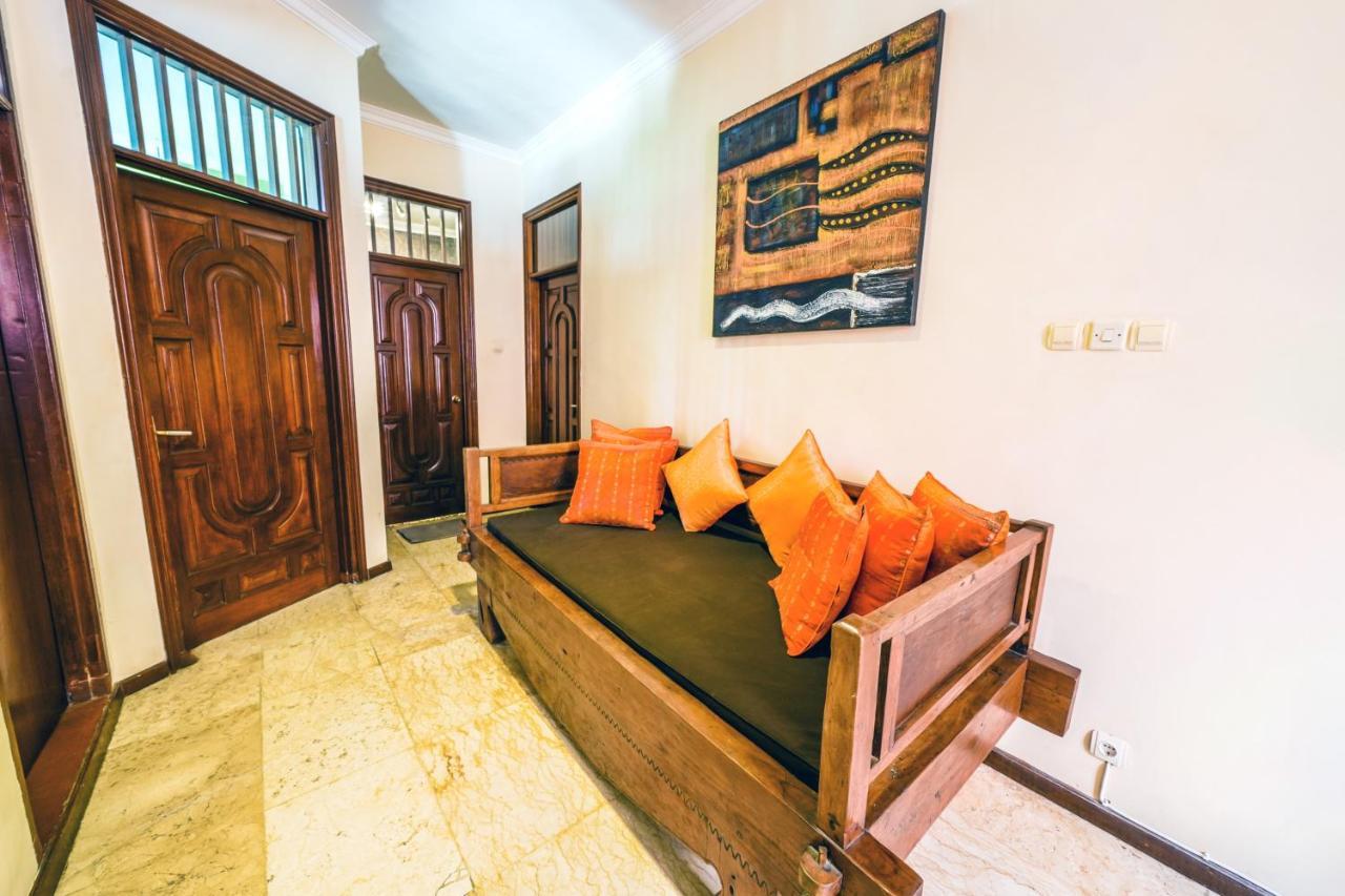 De Cinta Villa - Kuta - 5 Bedrooms - Heart Of Kuta ภายนอก รูปภาพ