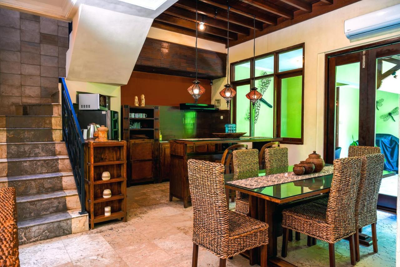 De Cinta Villa - Kuta - 5 Bedrooms - Heart Of Kuta ภายนอก รูปภาพ
