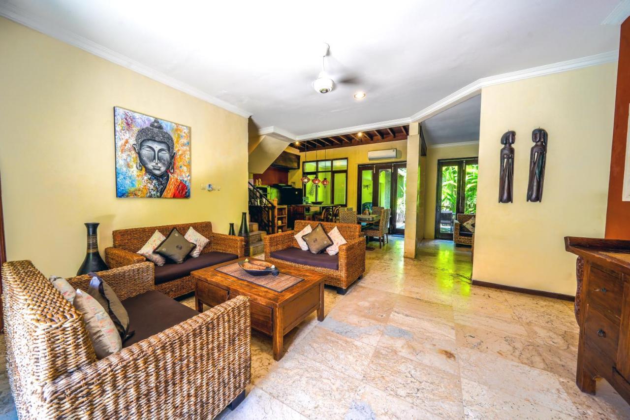 De Cinta Villa - Kuta - 5 Bedrooms - Heart Of Kuta ภายนอก รูปภาพ